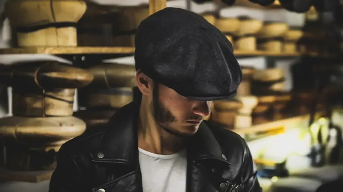 mężczyzna w czapkach beanie kaszkietach kapeluszach twarz owalna