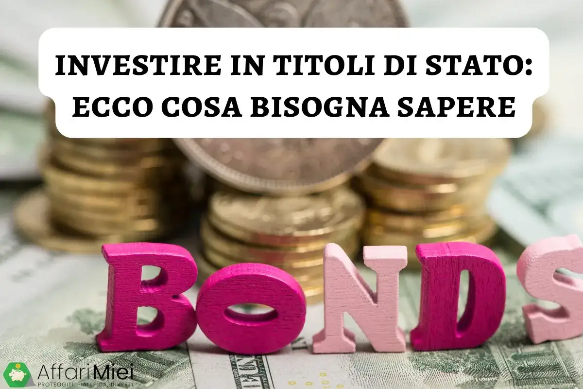 Investire in titoli di stato: cosa sono i titoli di stato? Monete e banconote con lettere rosa che formano