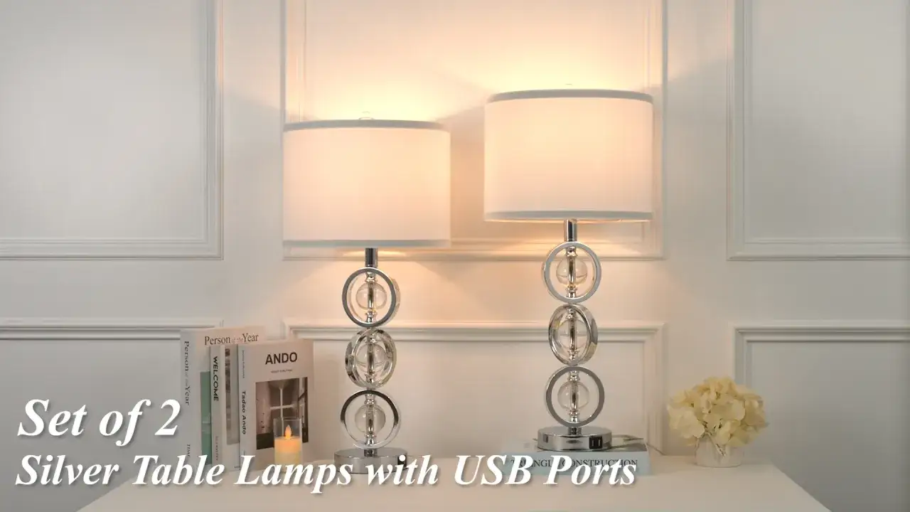 Tv&aring; eleganta silver lampa med kristallkulor och USB-portar. En fin detalj i hemmet.
