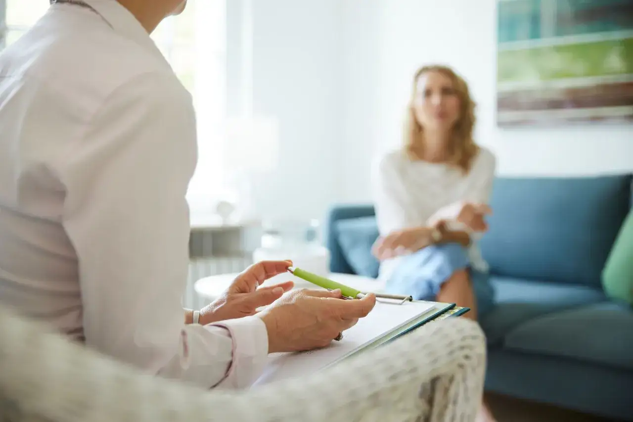 psychoterapia gabinet rozmowa psycholog pacjent