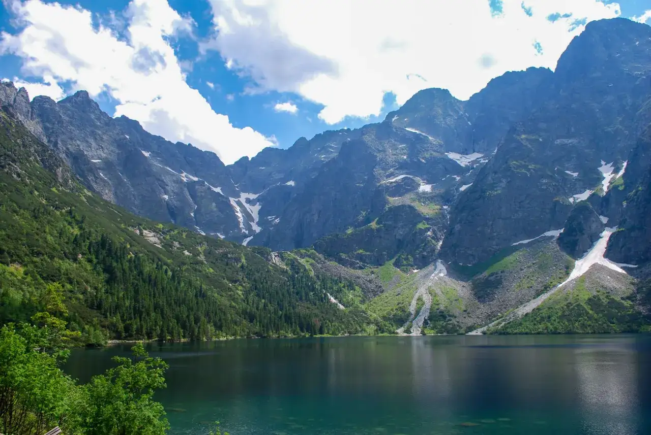 Morskie Oko, Tatry. Ciekawostki o tym pięknym jeziorze górskim i otaczających je szczytach.
