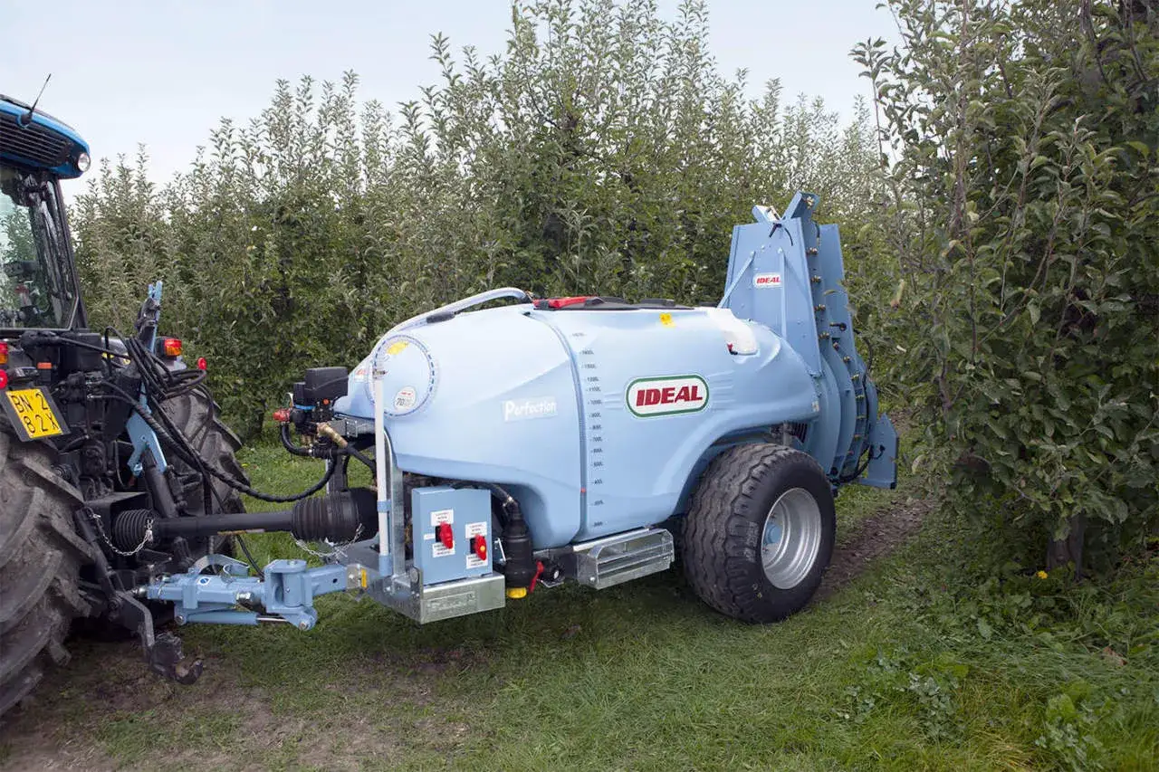 Trattore con atomizzatore azzurro 