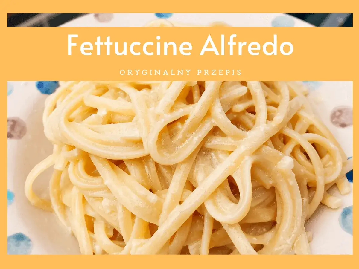 Pyszny makaron fettuccine w kremowym sosie śmietanowym. Idealny na szybki obiad.