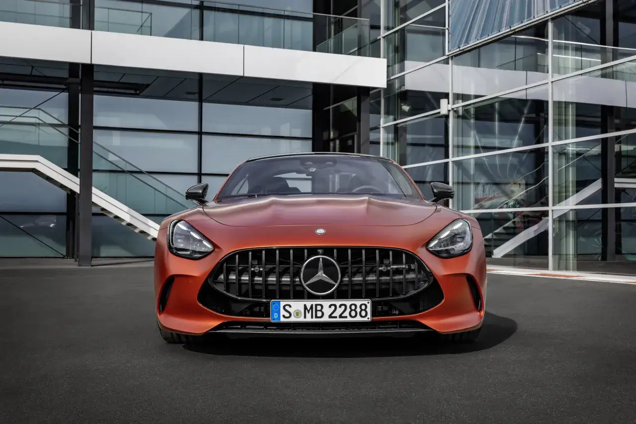 Zdjęcie Mercedes-Benz AMG GTS - szczegółowe informacje o osiągach i cenach