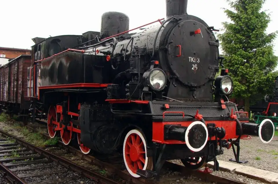 Zdjęcie Skansen Jaworzyna: Odkryj fascynującą historię parowozów i eksponatów
