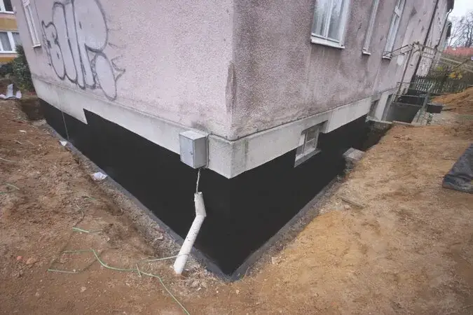 Zdjęcie Czym obłożyć fundament, aby uniknąć kosztownych napraw?