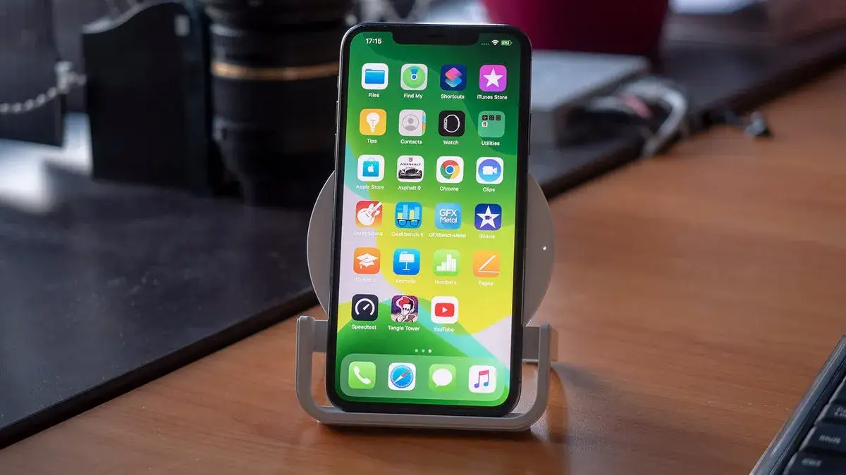 Zdjęcie Czy w iPhone 11 jest ładowarka? Co musisz wiedzieć przed zakupem