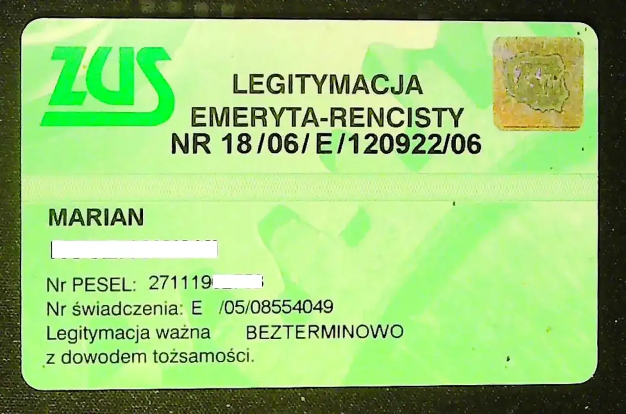 Legitymacja emeryta wojskowego Mariana z ZUS, ważna bezterminowo. Numer świadczenia: E /05/08554049.