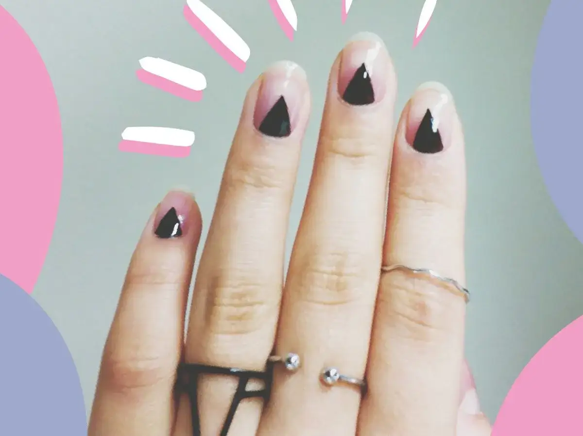 Minimalistische nail art kurze n&auml;gel micro french dot negative space