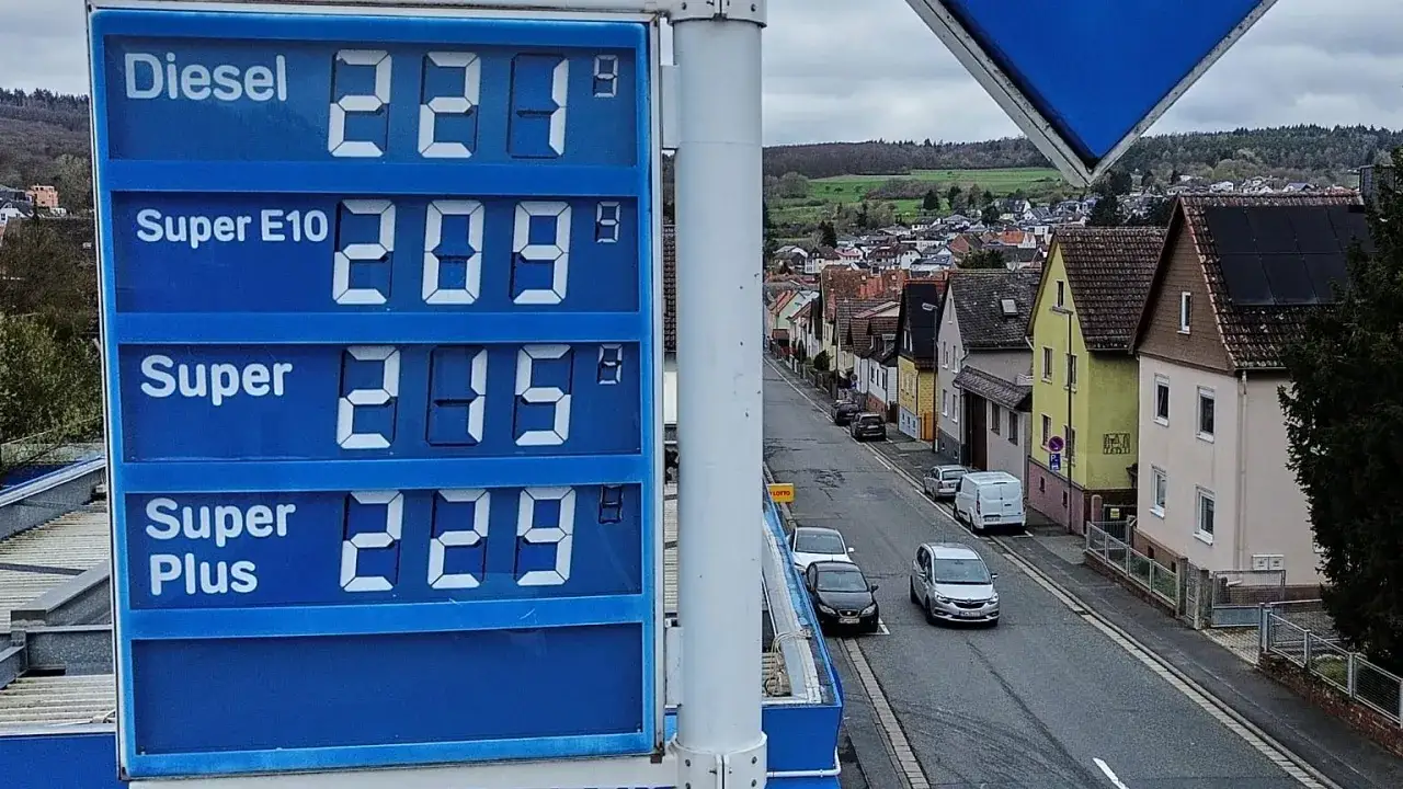 Cena paliwa w Niemczech: Diesel 2,27, Super E10 2,09, Super 2,15, Super Plus 2,29.