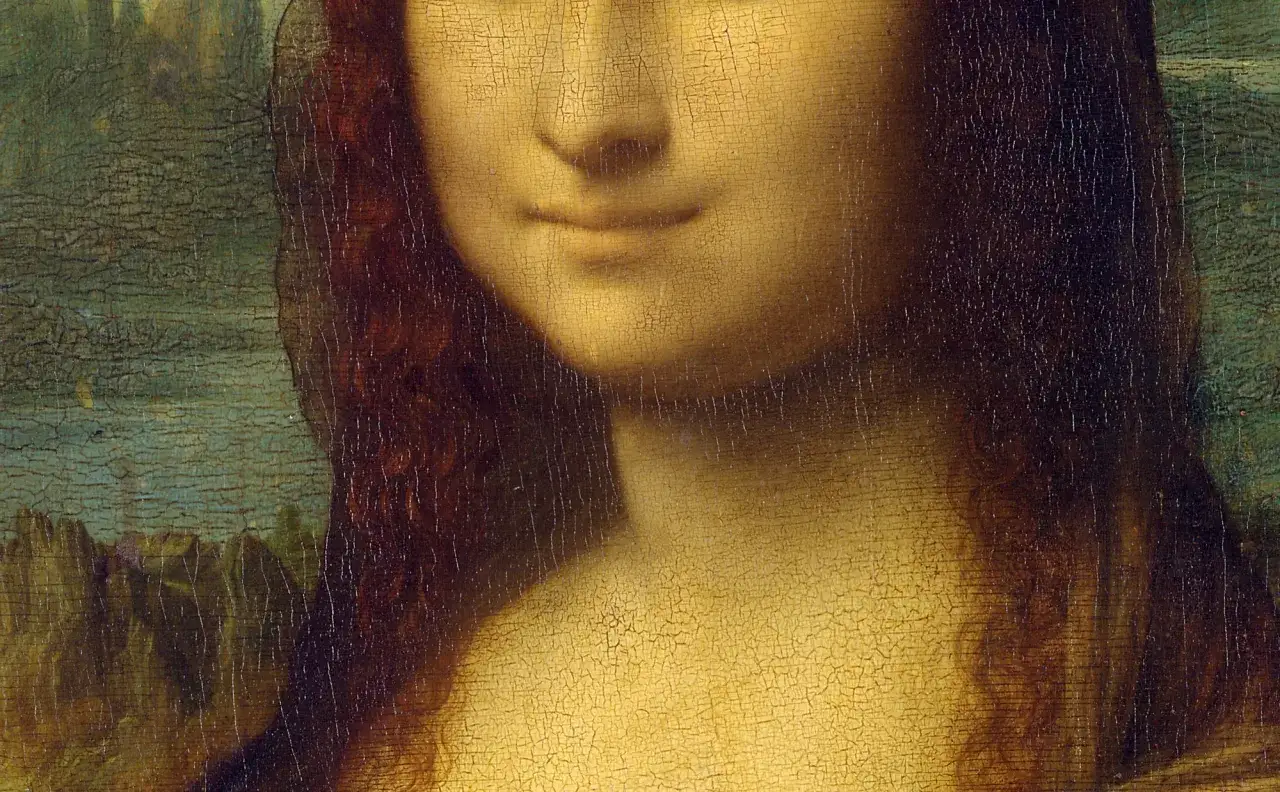 Le sfumato, technique de Léonard de Vinci, adoucit les contours du visage de Mona Lisa, créant une atmosphère mystérieuse.