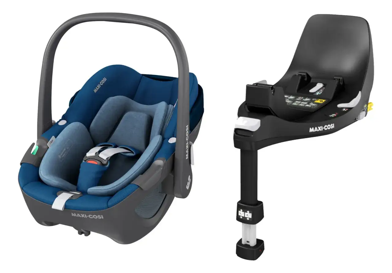 Fotelik samochodowy Maxi-Cosi w kolorze granatowym i czarna baza Isofix. Idealne rozwiązanie dla rodziny, system family fix 360.