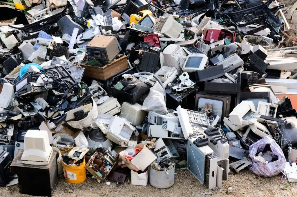 nielegalne wyrzucanie elektrośmieci
