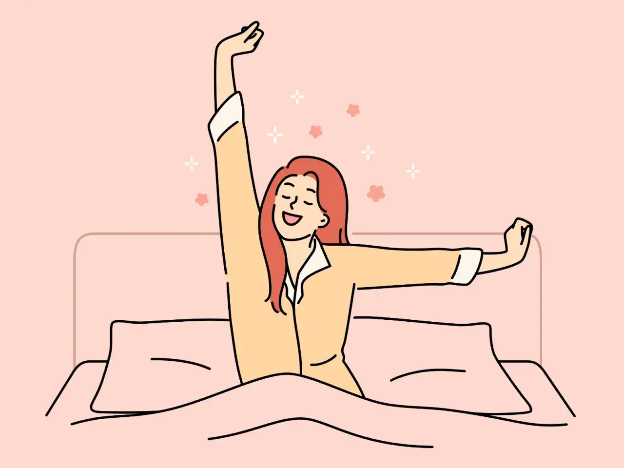 Mujer pelirroja se estira feliz en la cama, disfrutando de un buen dormir y descansar.