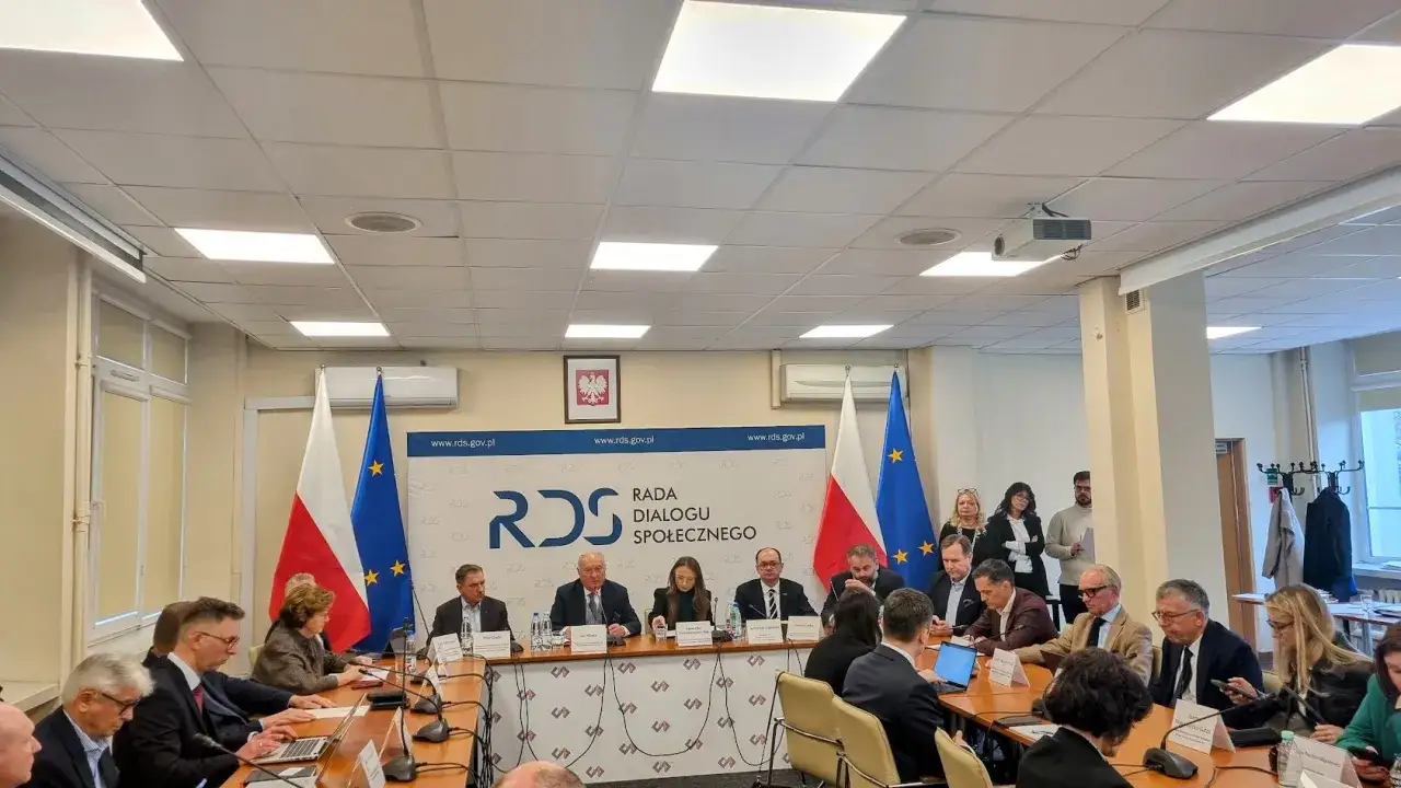 Dyskusja w Radzie Dialogu Społecznego. Czy związki zawodowe reprezentują wszystkich pracowników? Spotkanie z udziałem przedstawicieli rządu, pracodawców i związków.