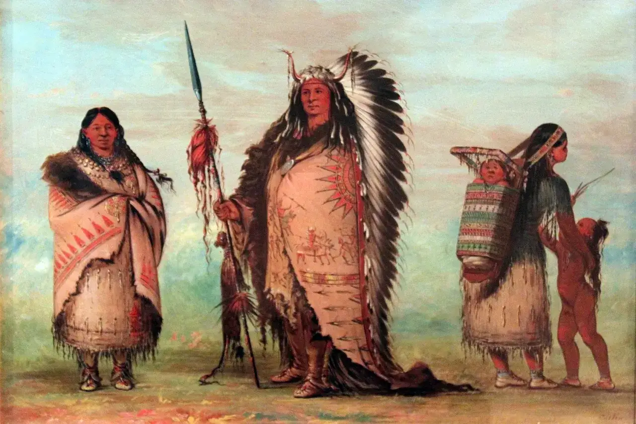Trzech członków plemienia Dakota wśród Indian. Centralna postać w pióropuszu, po bokach kobieta z dzieckiem na plecach i druga kobieta.