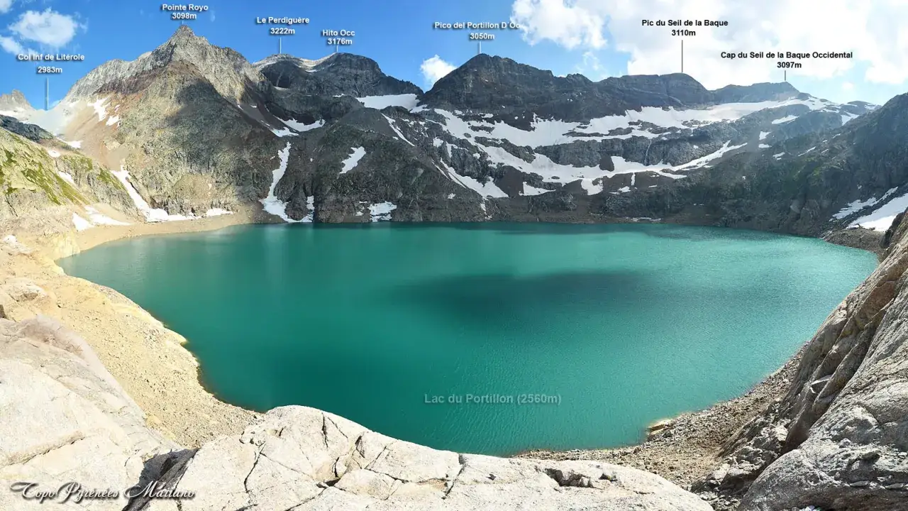Magnifique lac d'altitude aux eaux turquoise, le lac du Portillon est niché au pied de sommets enneigés des Pyrénées.