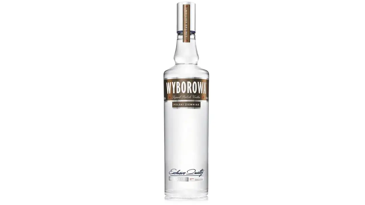 Eine Flasche Wyborowa 