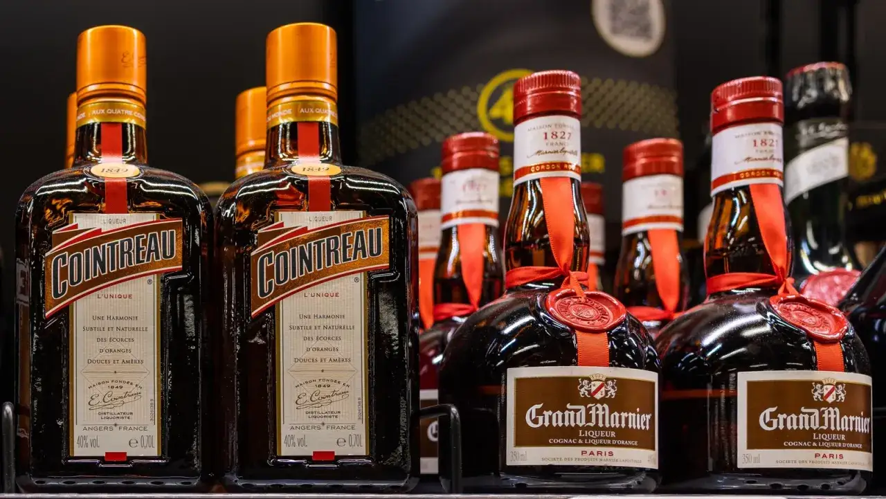 porównanie butelek Cointreau Triple Sec Grand Marnier