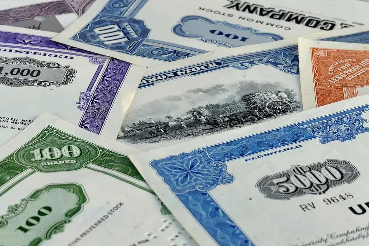 Stare akcje i obligacje skarbu państwa czy warto w nie inwestować? Zobacz historyczne dokumenty finansowe.