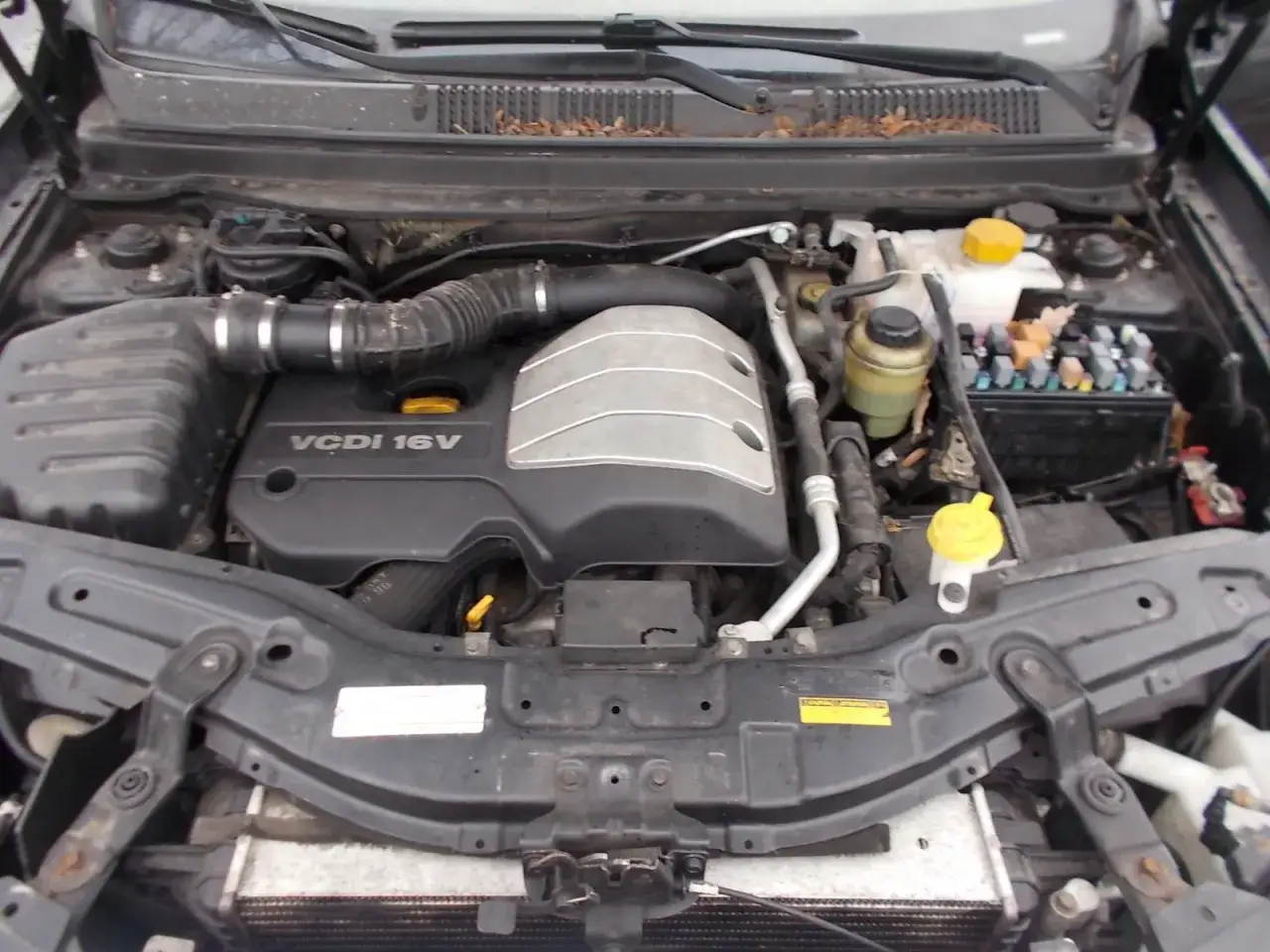 Silnik VCDi 16V w Chevrolet Captiva 2.0 diesel. To serce auta, które zapewnia moc i oszczędność.