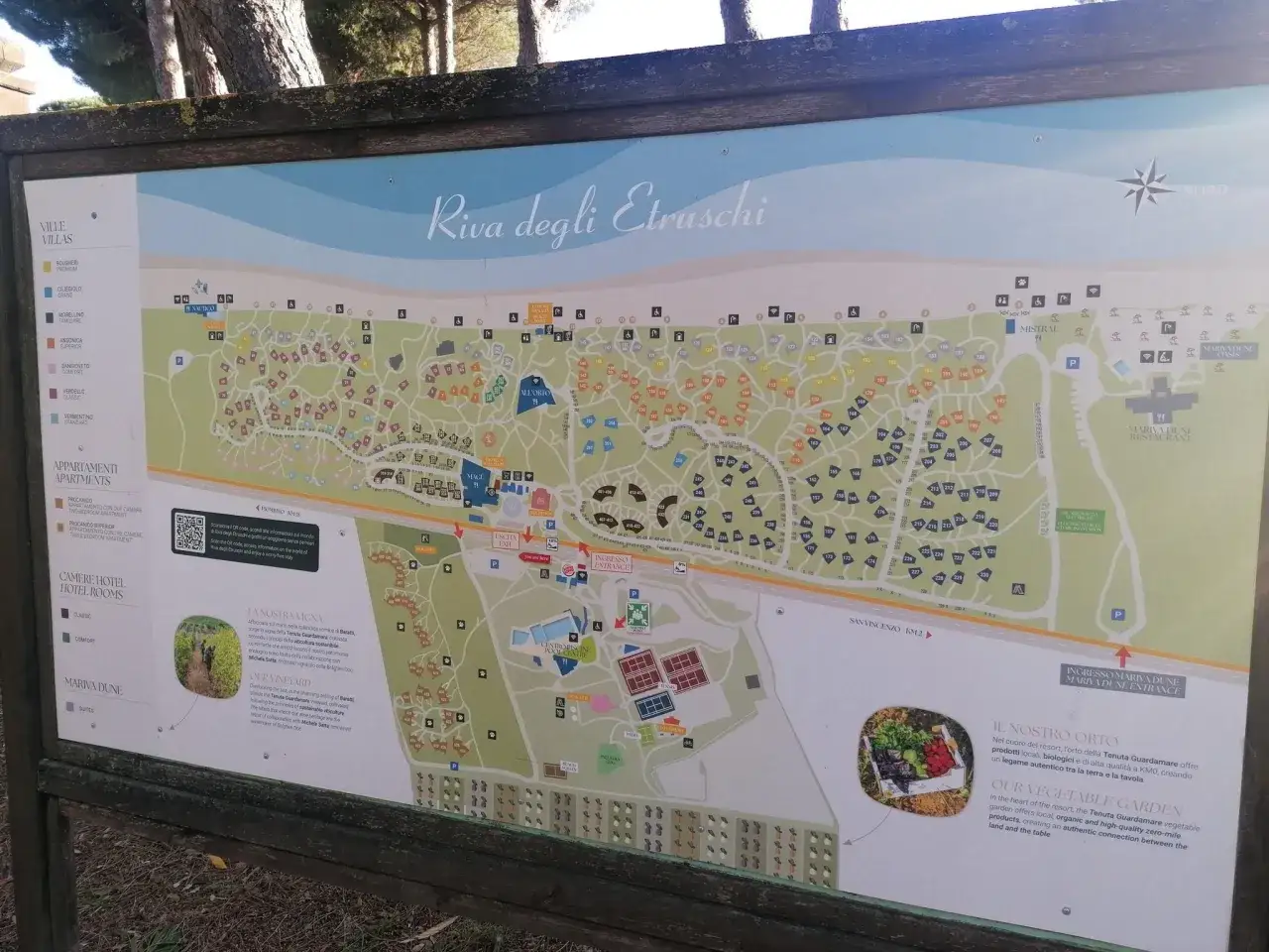 Mappa del parco di Rimigliano, con indicazioni per ville, appartamenti, camere, ristoranti, piscina, campi da tennis e orto.