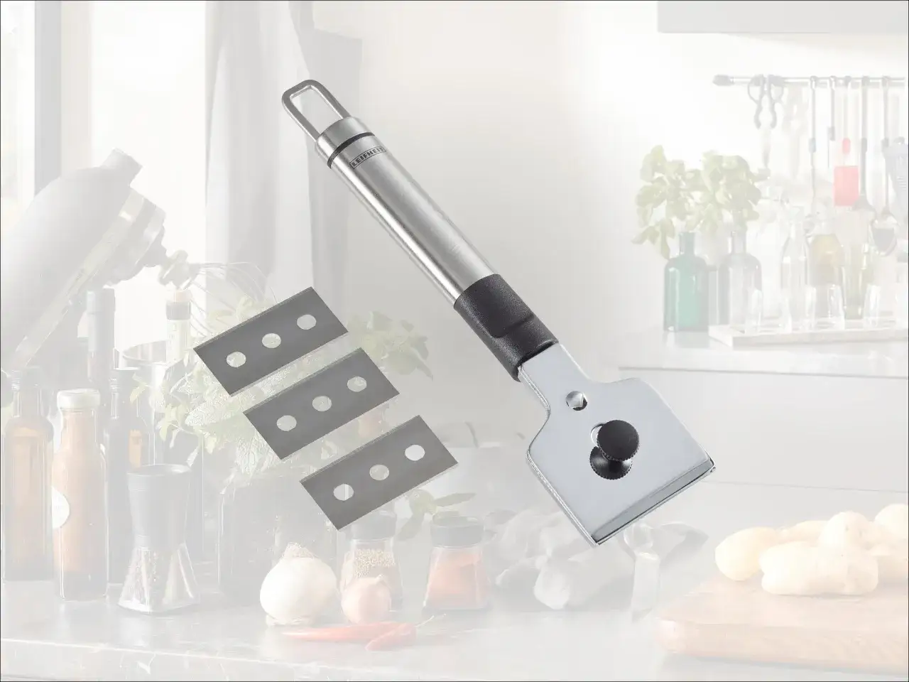 Grattoir avec lames pour comment nettoyer une plaque de cuisson en acier. Idéal pour enlever les résidus tenaces.