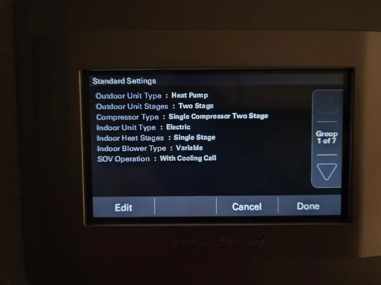 Ustawienia pompy ciepła: typ jednostki zewnętrznej Heat Pump, 2 stopnie. Jak włączyć pompę ciepła? Sprawdź ustawienia na ekranie.