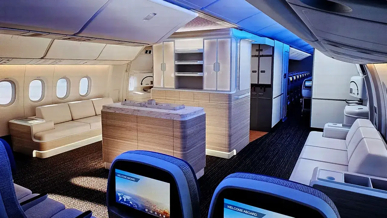 Luksusowe wnętrze samolotu Boeing 777 LOT z wygodnymi kanapami i nowoczesnymi udogodnieniami.
