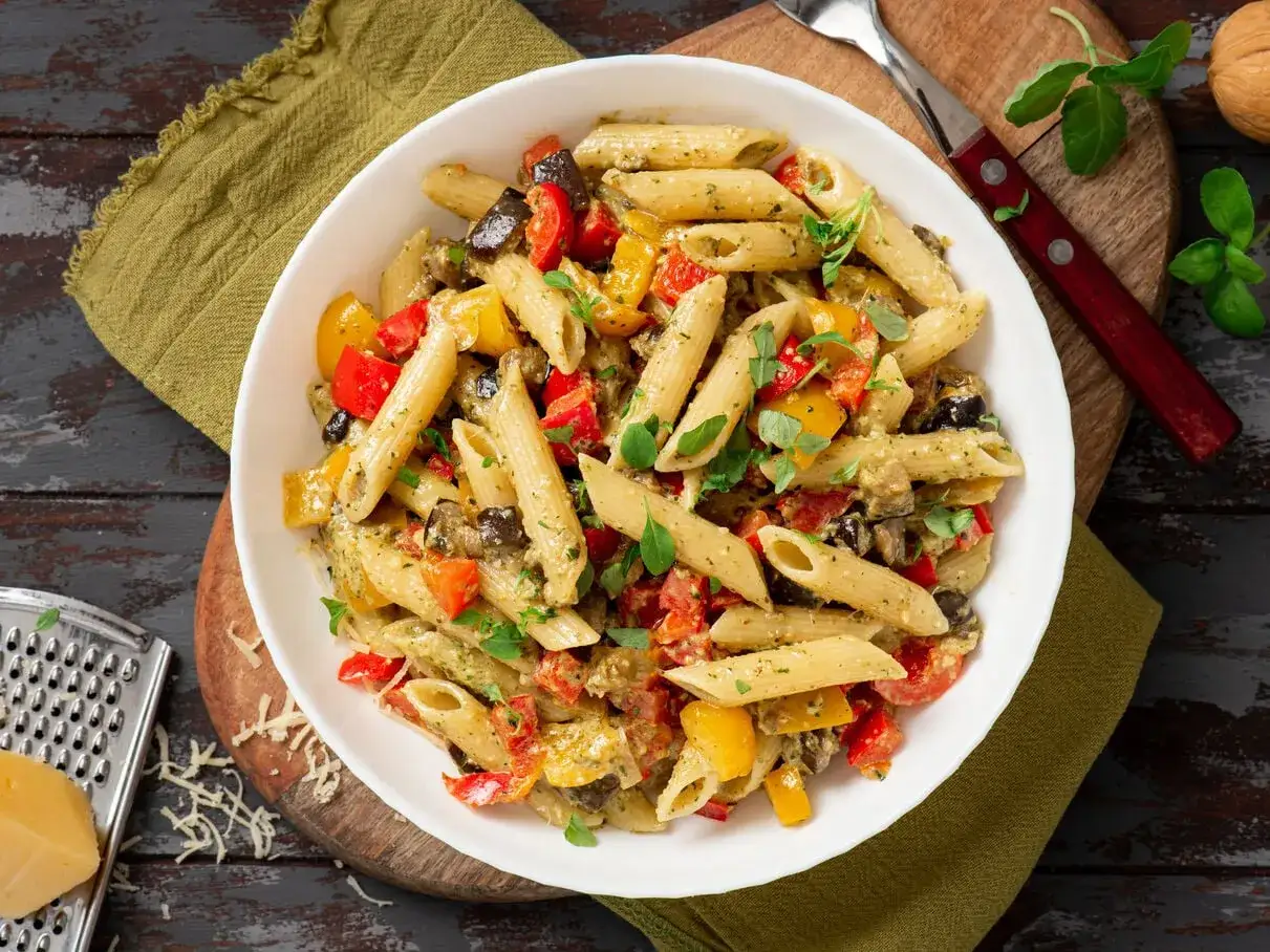 assiette de p&acirc;tes saines l&eacute;gumes