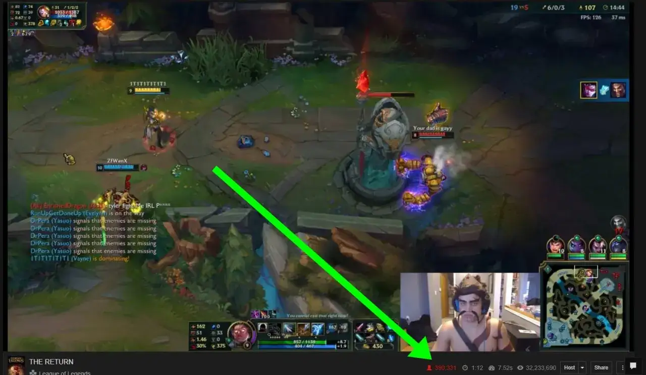 Gracz oglądający Twitcha z ikonami gier Riot Games