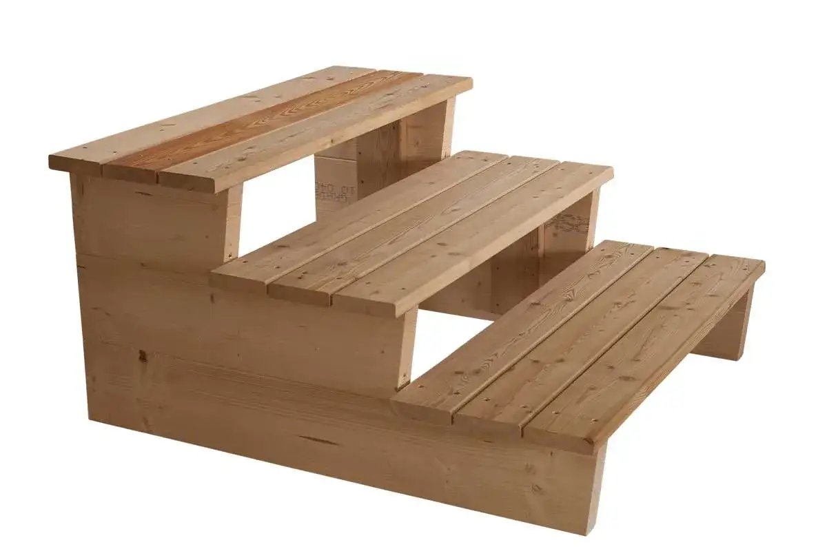 Enkel och robust trappa i trä, perfekt för att bygga trappa utan vangstycke. Ger en ren och modern look.