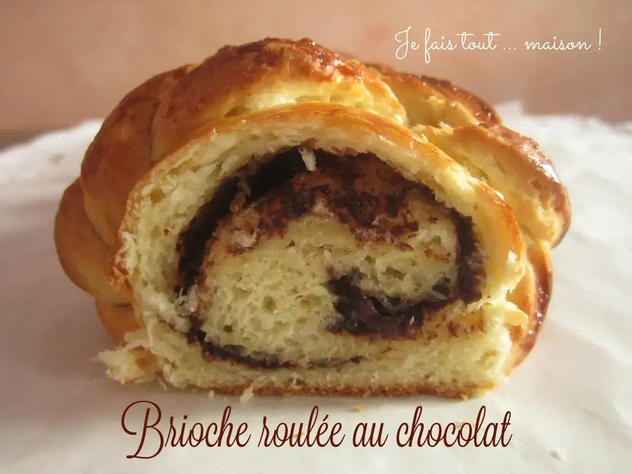 Brioche roul&eacute;e au chocolat, une d&eacute;licieuse recette g&acirc;teau chinois traditionnel fait maison.