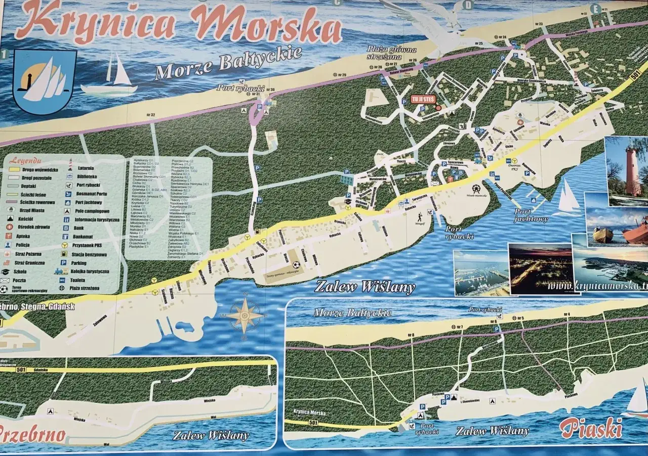 Mapa Krynicy Morskiej. Zaznaczono plaże, porty, ulice i obiekty. Gdzie jest Mierzeja Wiślana? Na mapie widoczny Zalew Wiślany.