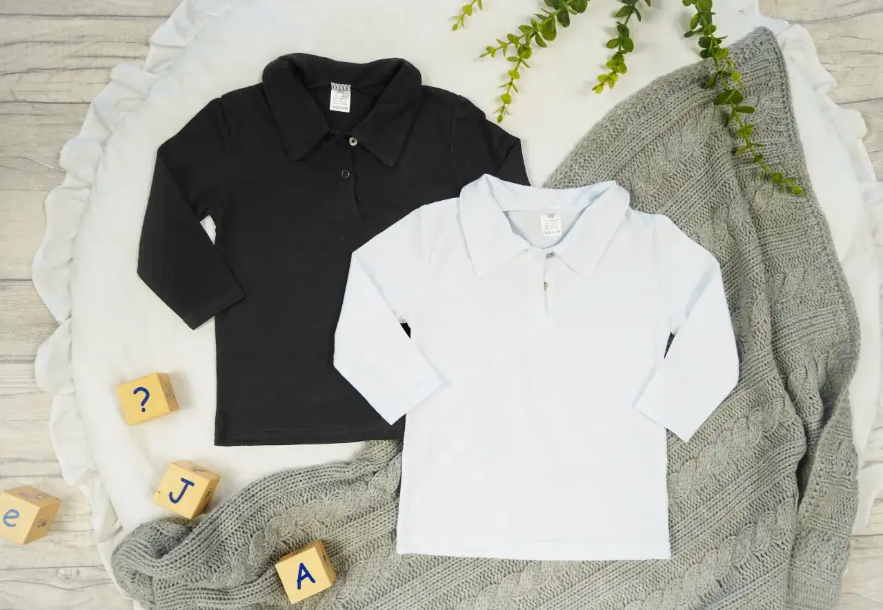 różne typy bluzek dla chłopców - t-shirt, longsleeve, polo, bezrękawnik