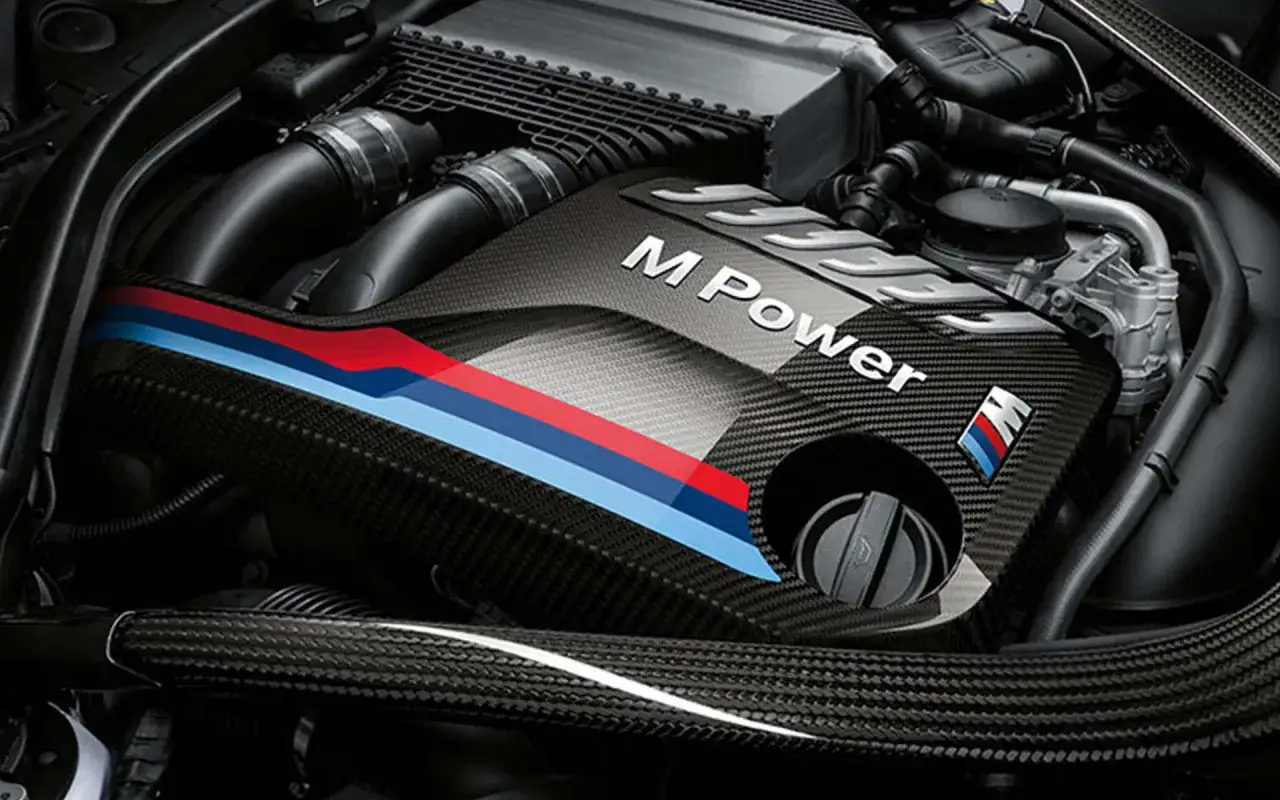 Silnik BMW M Power z włókna węglowego. Chcesz wiedzieć, jak przeliczyć kW na konie mechaniczne?
