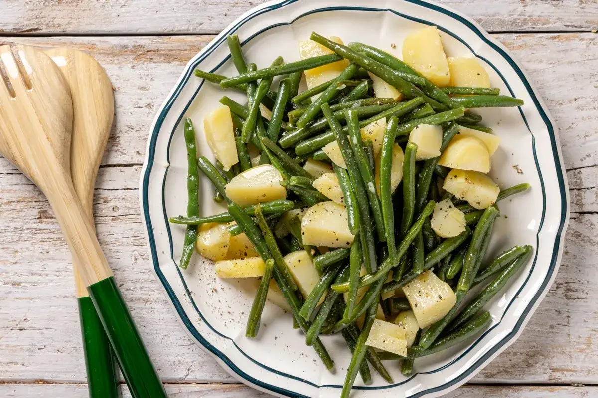 Insalata di fagiolini e patate ingredienti freschi