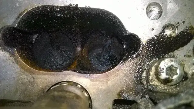 uszkodzony silnik nagar szlam olejowy