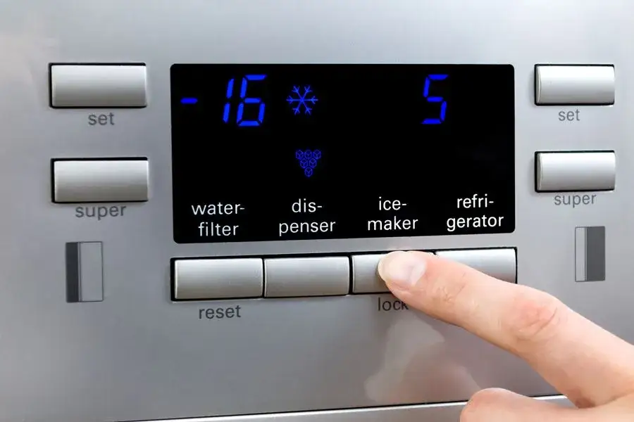 pokrętło regulacji temperatury zamrażarki vs panel elektroniczny