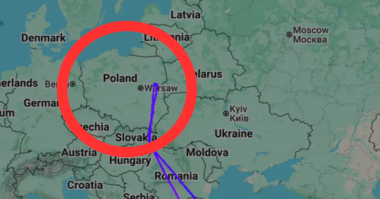 Mapa Europy z zaznaczoną trasą lotu z Warszawy do Turcji. Sprawdź, ile trwa lot do Turcji z Warszawy.