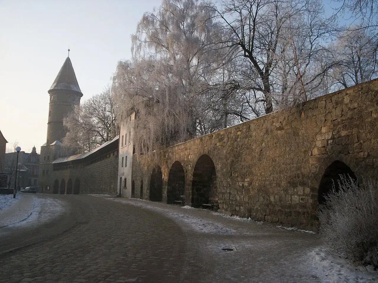 Lwówek Śląski panorama miasto mury obronne
