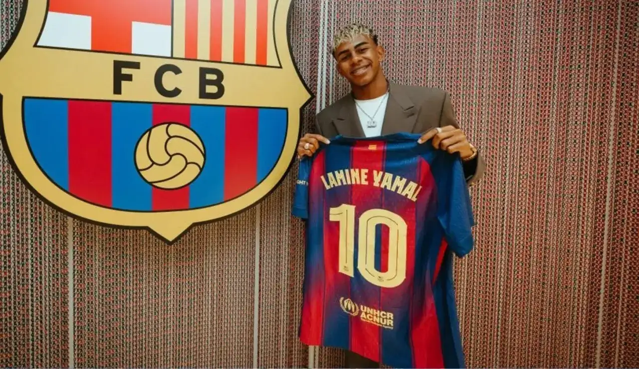 Lamine Yamal z numerem 10 na koszulce FC Barcelony.