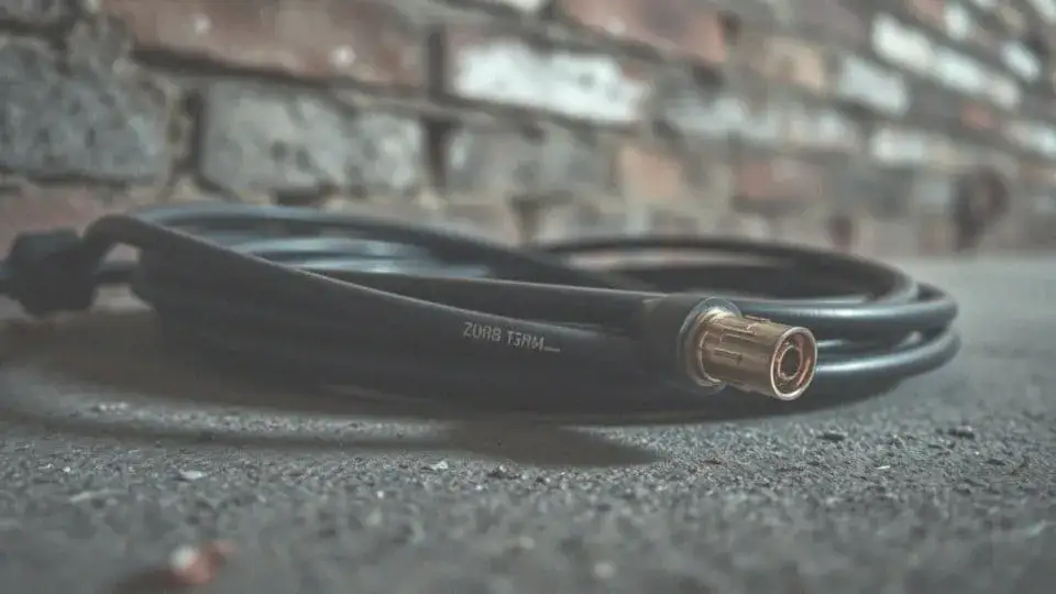 Uszkodzony kabel antenowy zwarcie