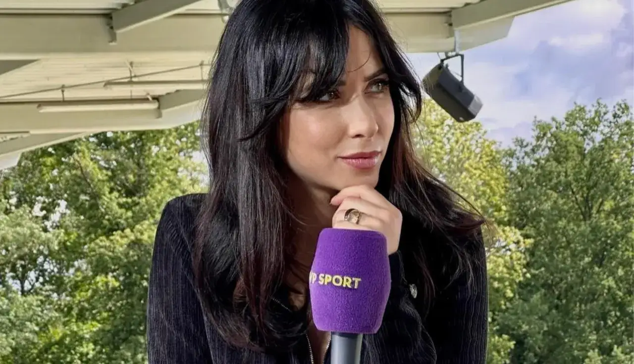 Maja Strzelczyk, wiek nieznany, z mikrofonem Polsat Sport.