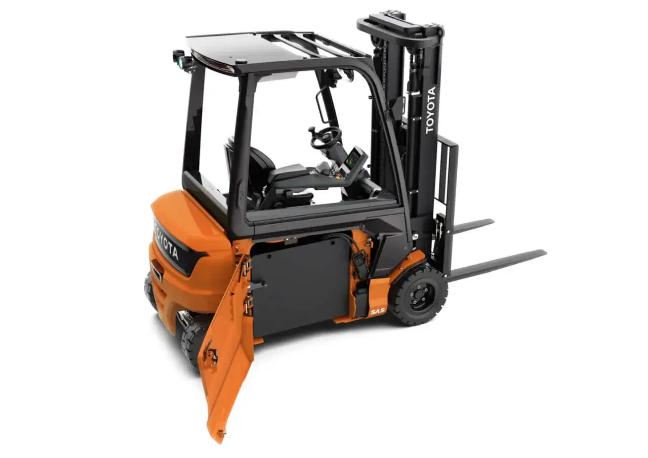 Orange Toyota Stapler mit ge&ouml;ffneter T&uuml;r. Hier wird die Geschwindigkeit eingestellt, um effizient zu arbeiten.