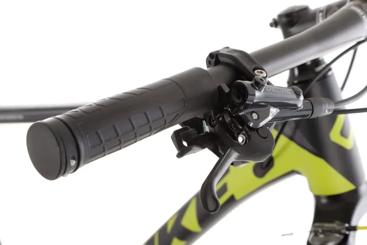 Chwyt i hamulec tarczowy roweru Unibike Evo.