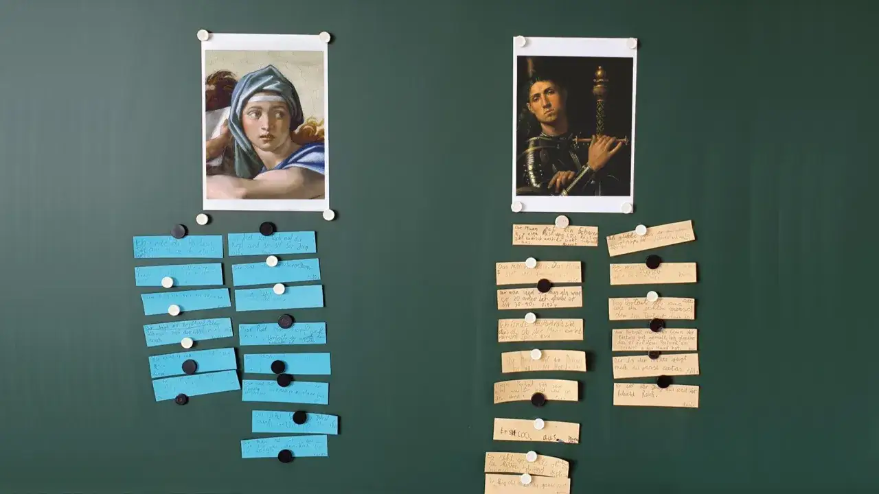 Zwei Kunstporträts mit handschriftlichen Notizen darunter, die als Protokoll dienen.