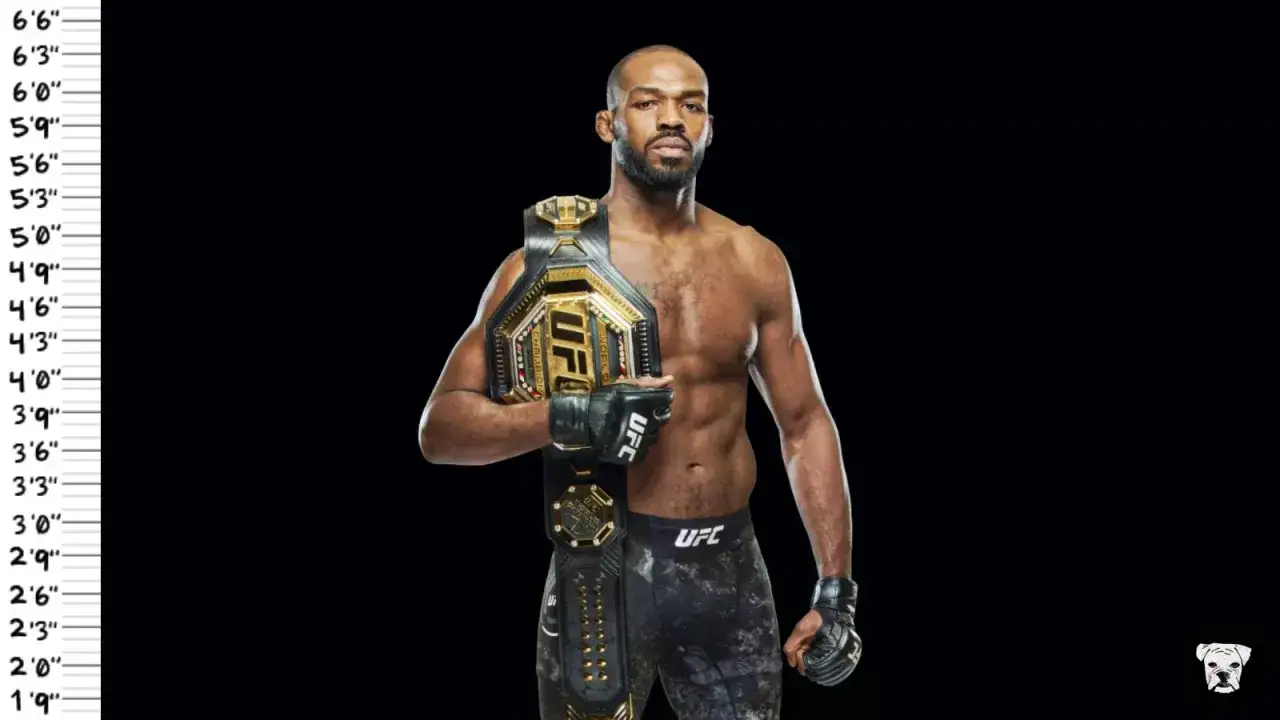 Mistrz UFC w wadze średniej, Jon Jones, prezentuje sw&oacute;j pas. Jego sylwetka na tle miarki wzrostu podkreśla jego dominację.