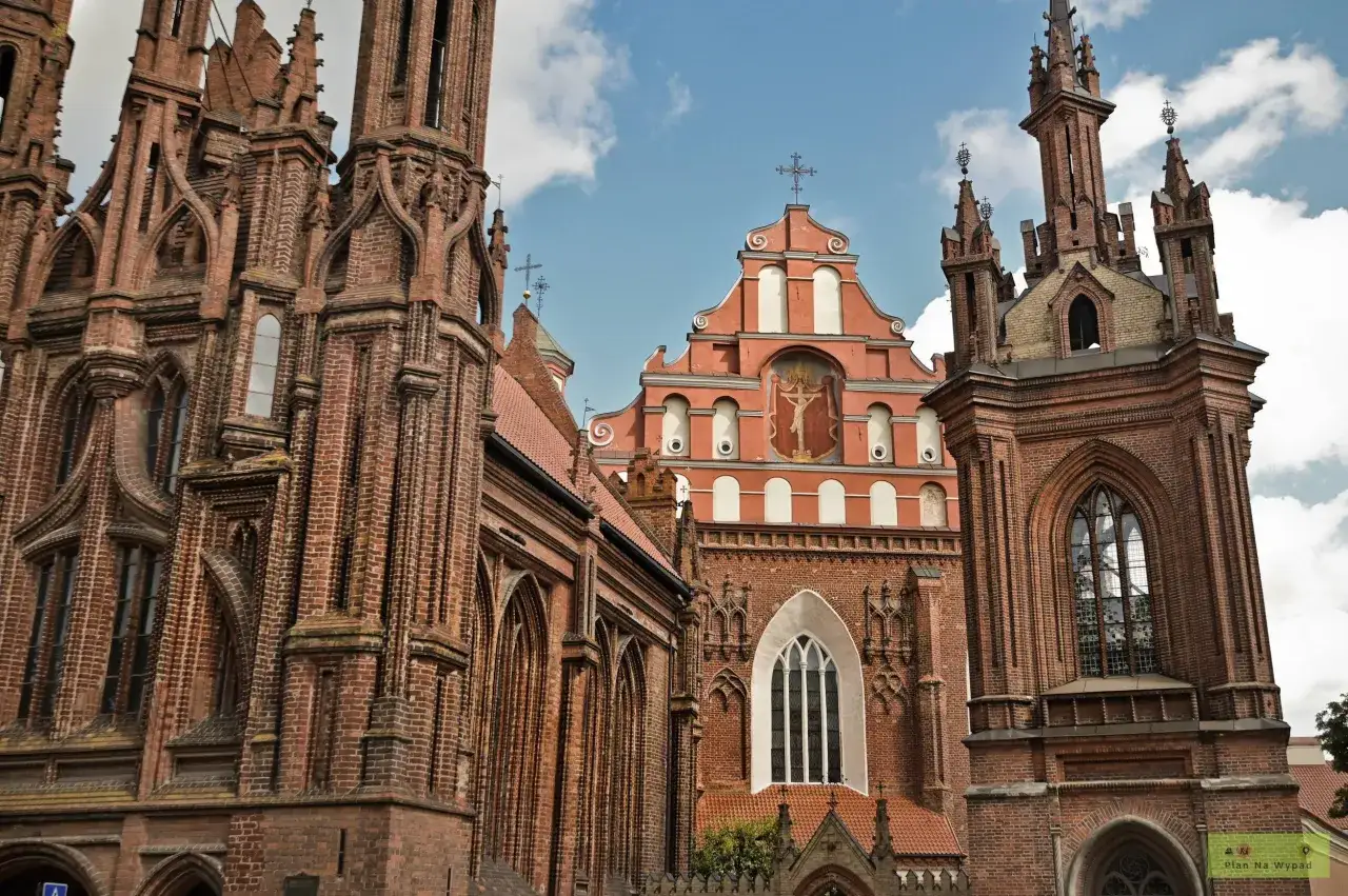 Gotyckie kościoły w Wilnie, w tym kościół św. Anny, to jedne z najpiękniejszych litewskich atrakcji turystycznych.