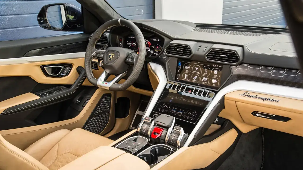 Lamborghini Urus wnętrze